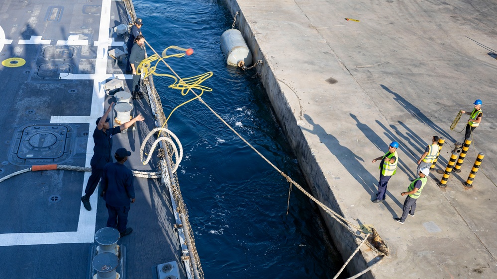 DDG 117 Pulls Into Souda Bay