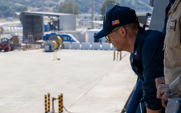 DDG 117 Refuels In Souda Bay