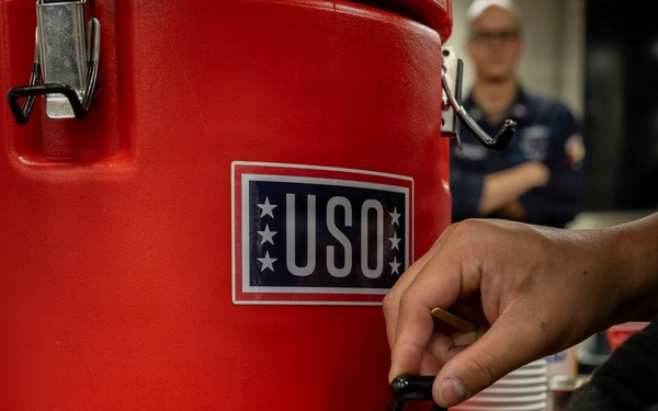 USO Visits DDG 117 In Souda Bay