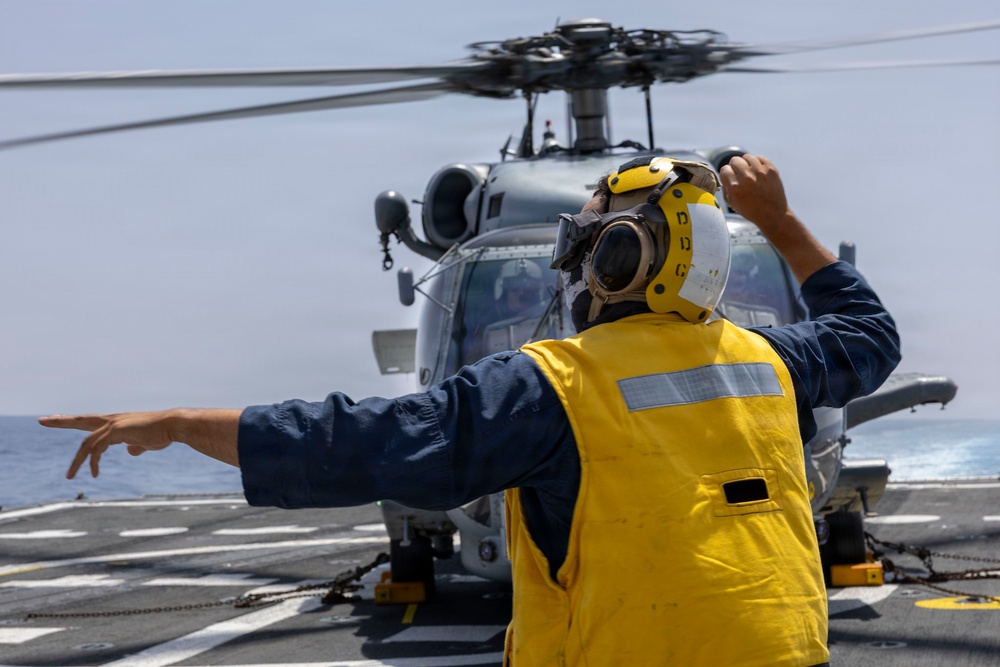 DDG 117 Conducts HIFR &amp; VERTREPS