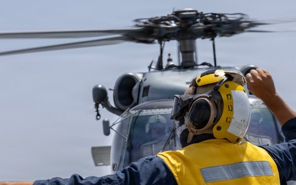 DDG 117 Conducts HIFR &amp; VERTREPS