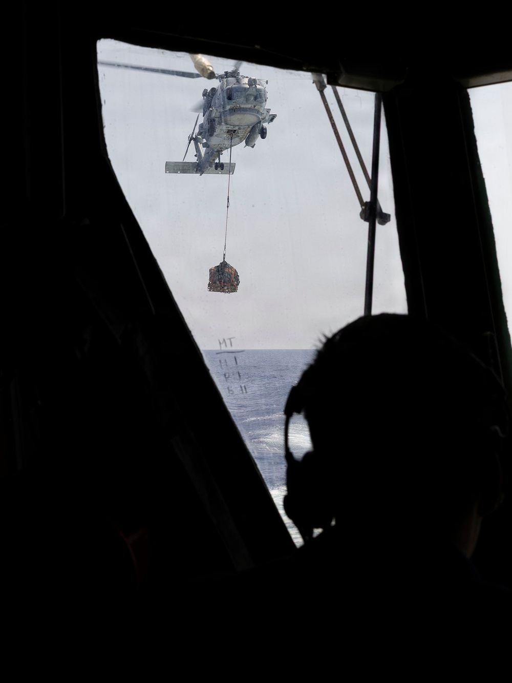DDG 117 Conducts HIFR &amp; VERTREPS