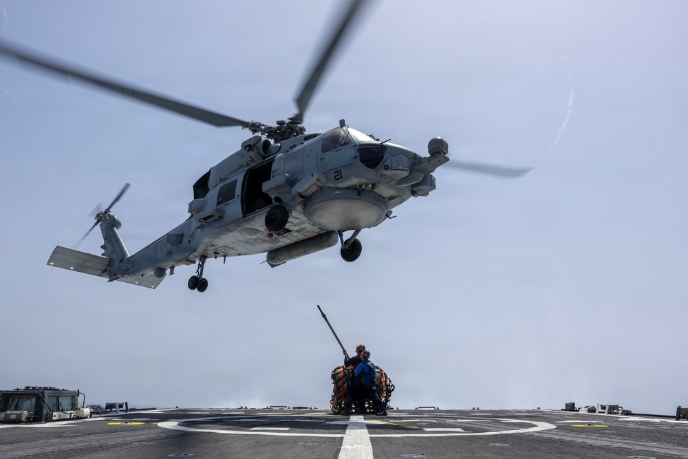 DDG 117 Conducts HIFR &amp; VERTREPS