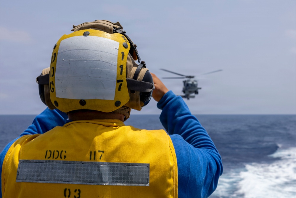 DDG 117 Conducts HIFR &amp; VERTREPS