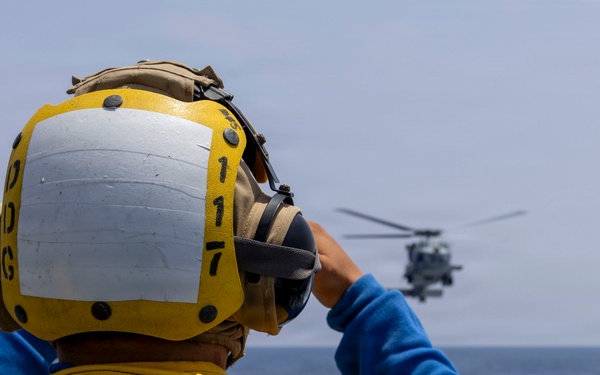 DDG 117 Conducts HIFR &amp; VERTREPS
