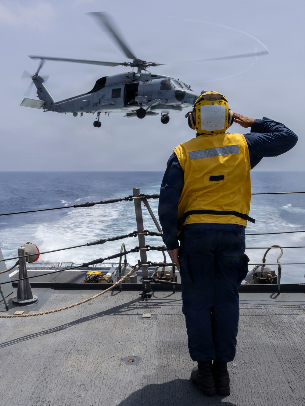 DDG 117 Conducts HIFR &amp; VERTREPS