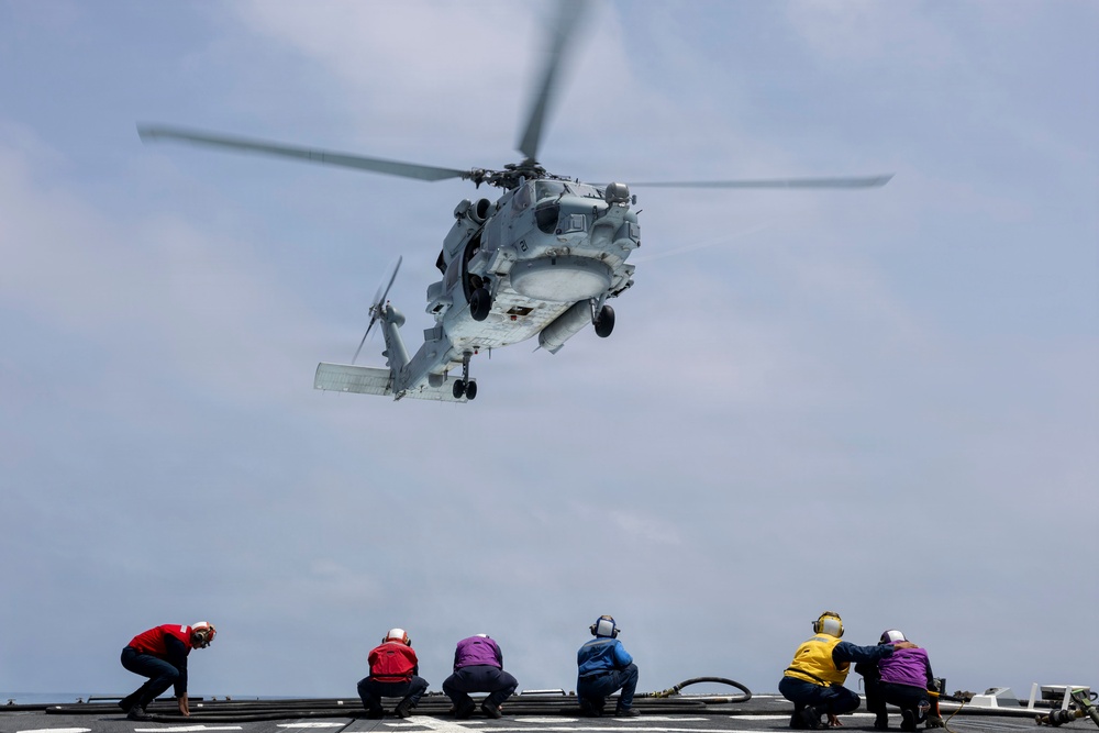 DDG 117 Conducts HIFR &amp; VERTREPS