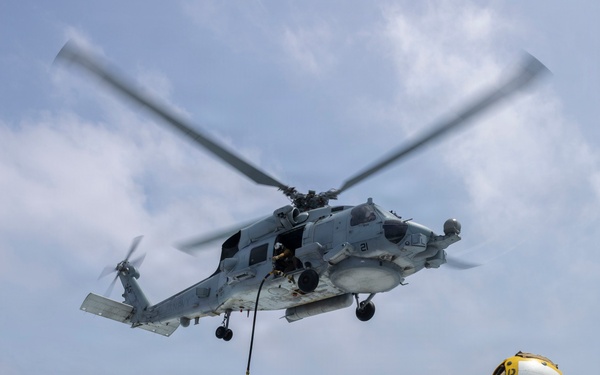 DDG 117 Conducts HIFR &amp; VERTREPS