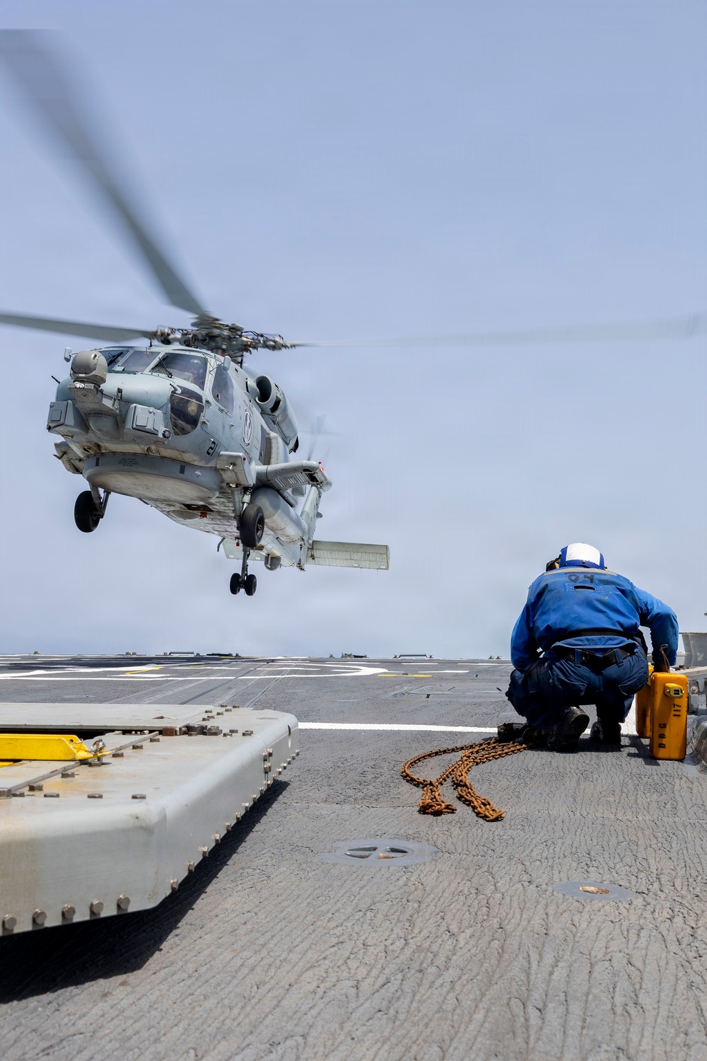 DDG 117 Conducts HIFR &amp; VERTREPS