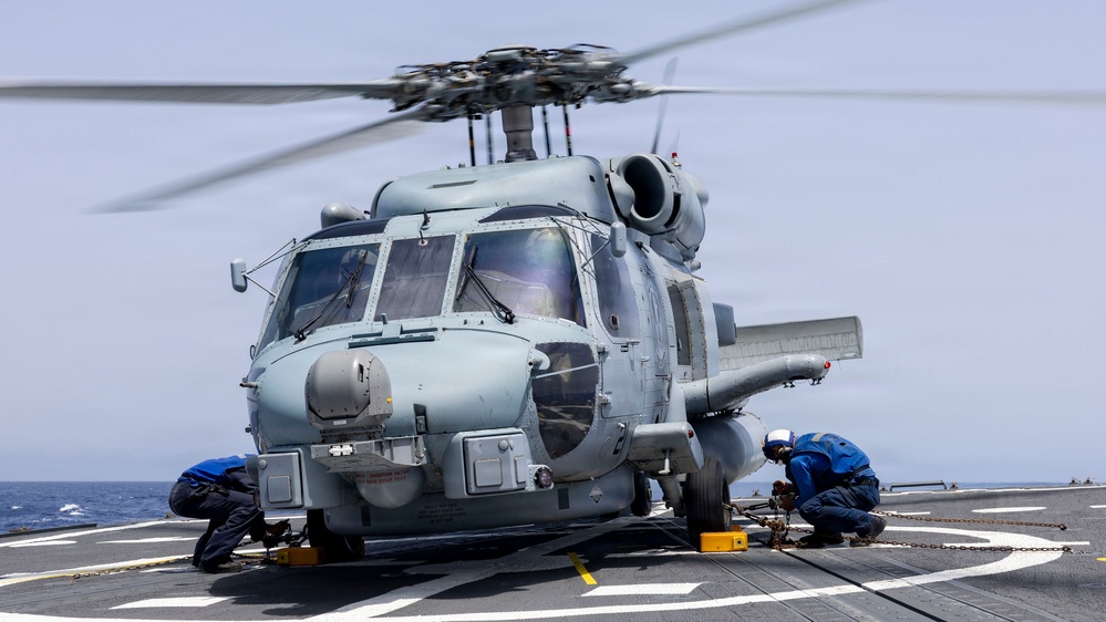 DDG 117 Conducts HIFR &amp;amp; VERTREPS