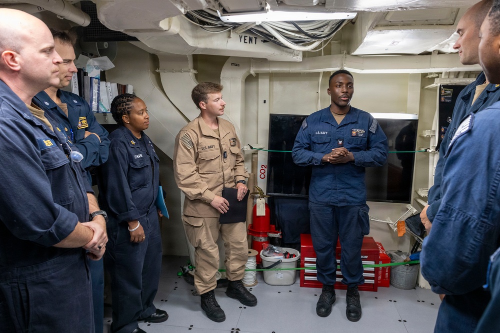 DDG 117 Holds A Reenlistment