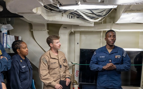 DDG 117 Holds A Reenlistment