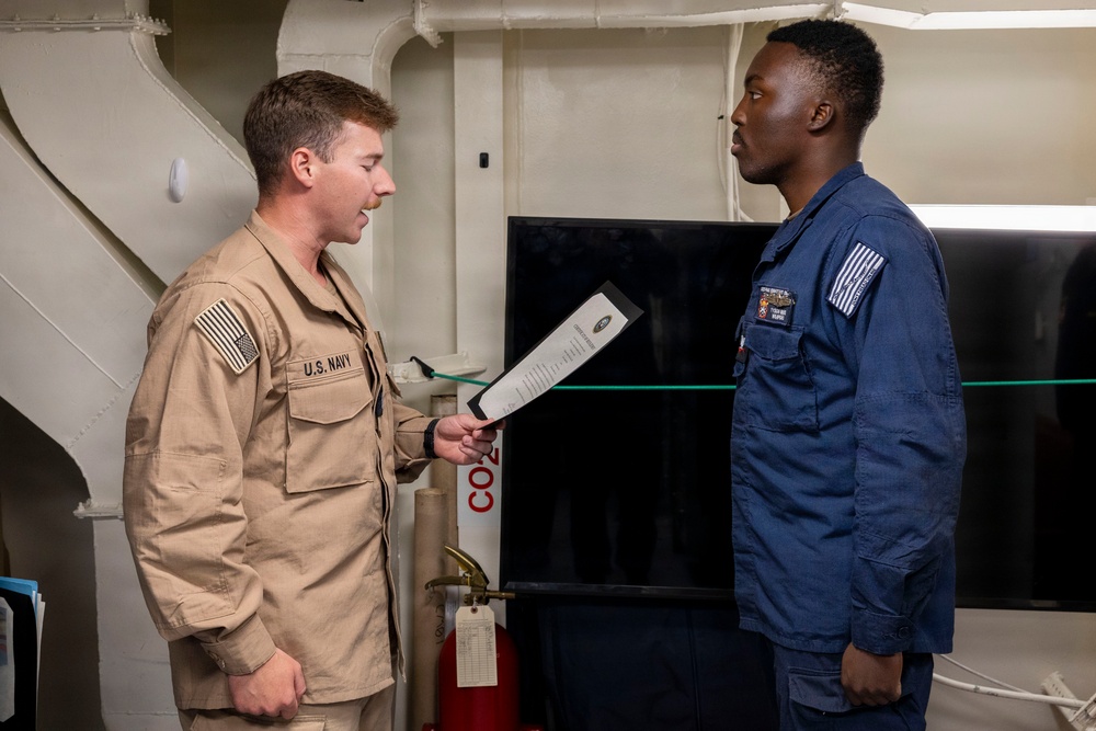 DDG 117 Holds A Reenlistment