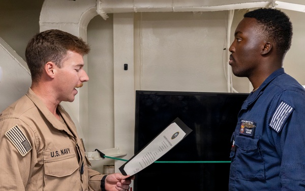 DDG 117 Holds A Reenlistment