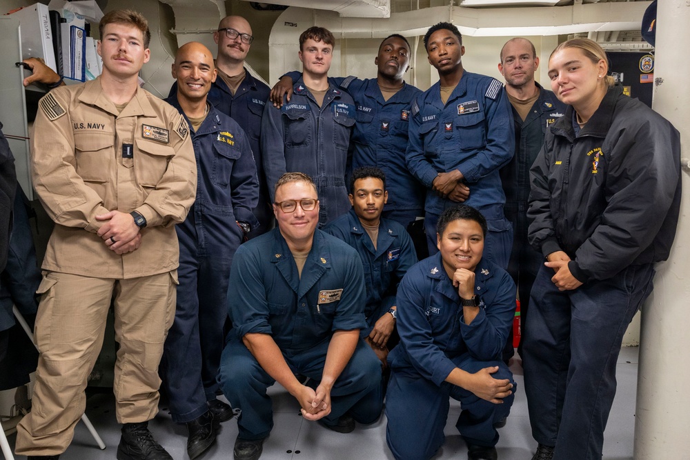 DDG 117 Holds A Reenlistment