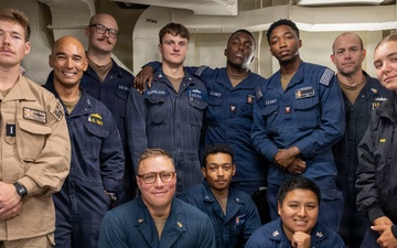 DDG 117 Holds A Reenlistment