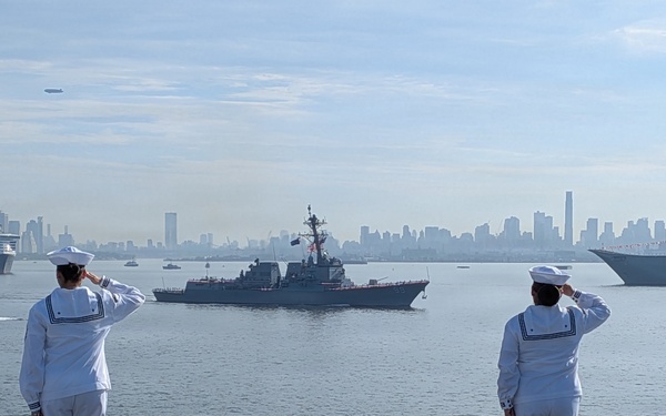 INR250 - Nimitz Sailors Man the Rails