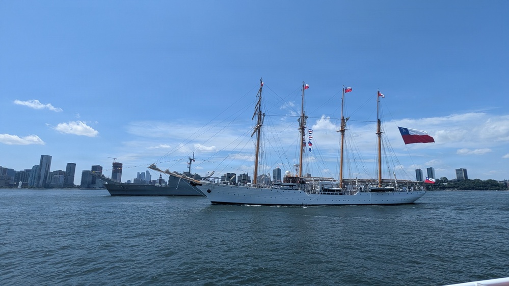 Chilean Tallship Esmeralda Sails in INR250