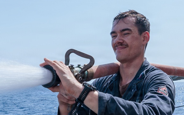 USS Gonzalez conducts Fresh Water Wash Down