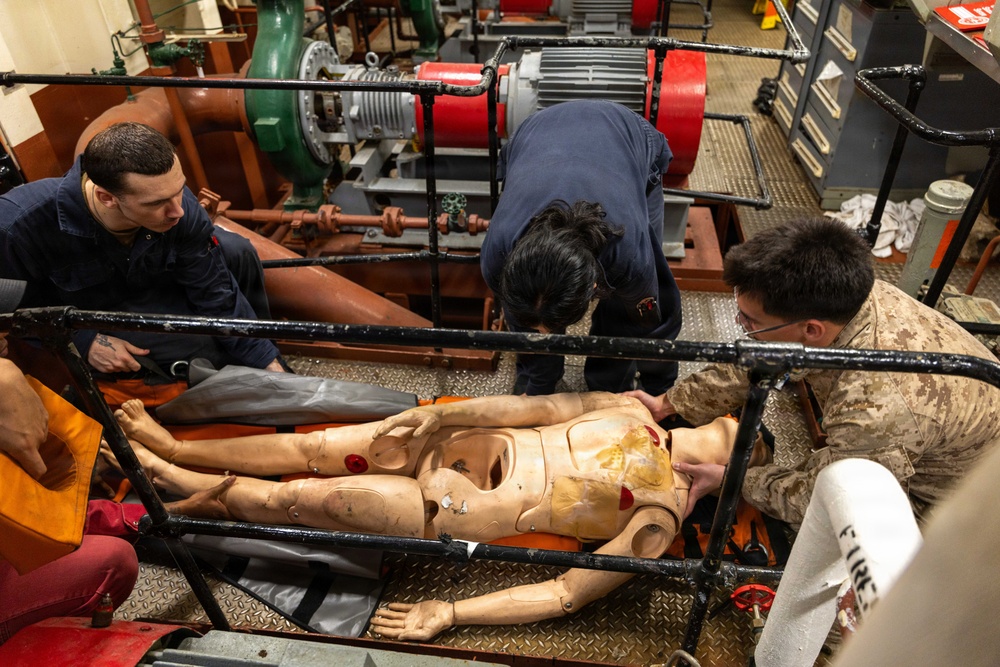 11th MEU Marines, Sailors Conduct Hoist Training Aboard USS Boxer
