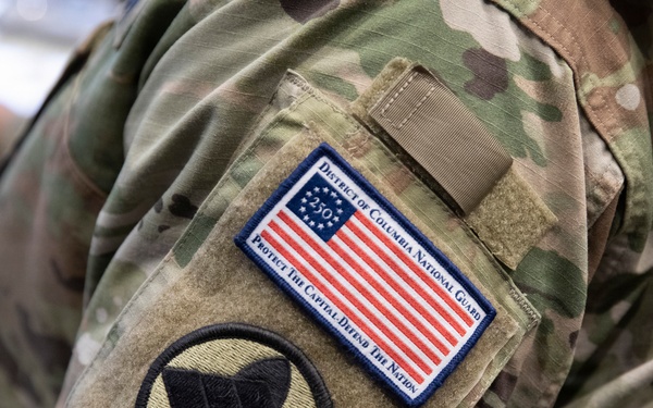 Arkansas National Guard Adjutant General awards JTF-DC Guardsmen
