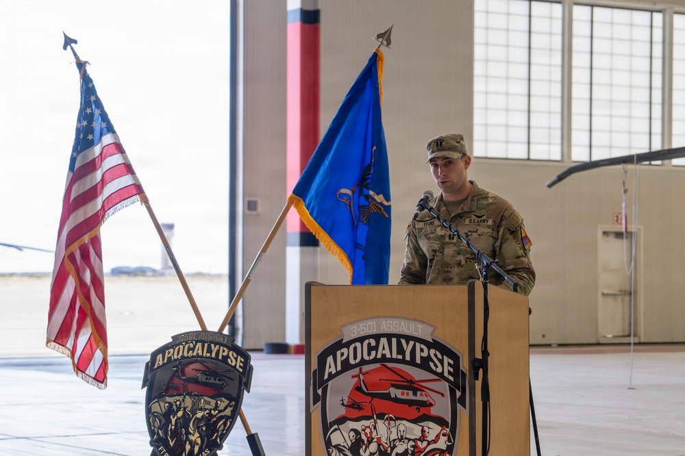 3-501st AHB-M, 1st AD CAB, furls Bravo Company's colors