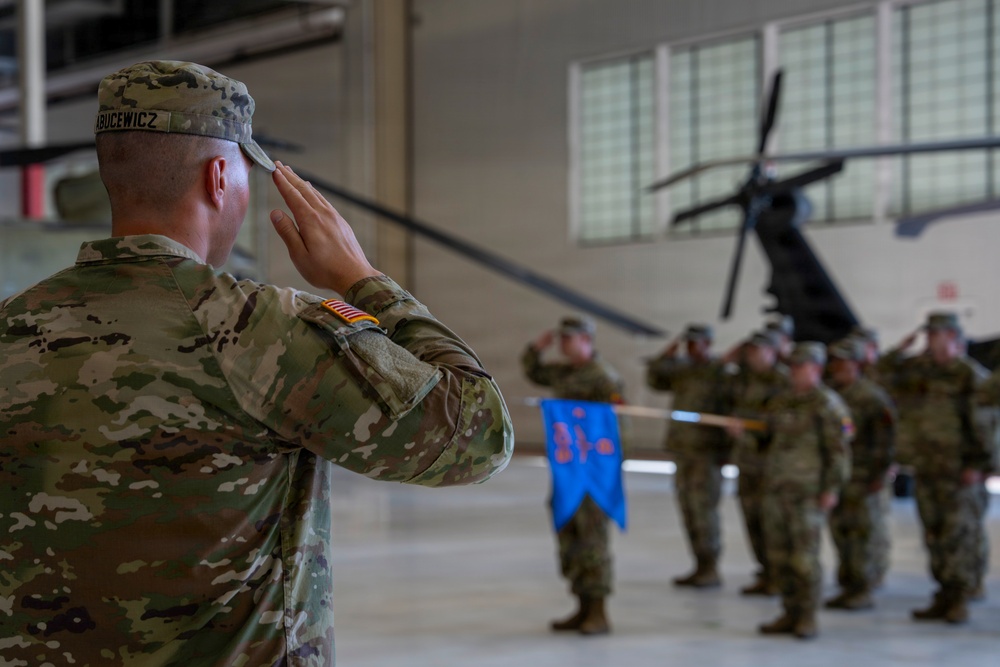 3-501st AHB-M, 1st AD CAB, furls Bravo Company's colors