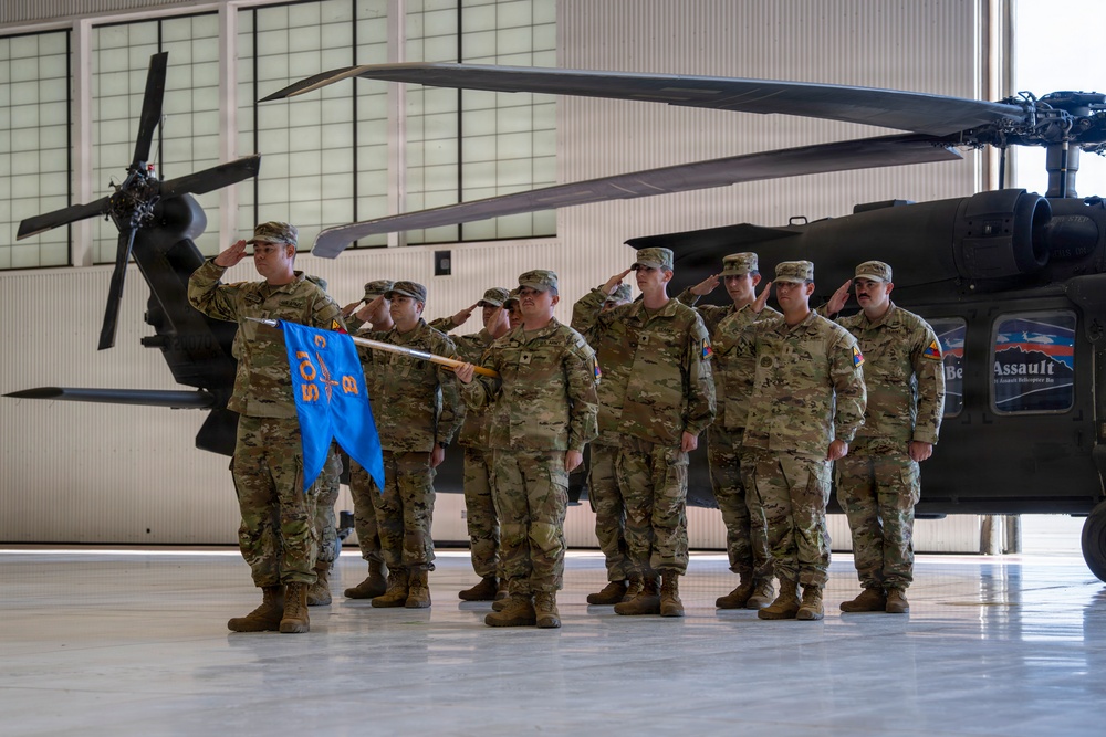 3-501st AHB-M, 1st AD CAB, furls Bravo Company's colors
