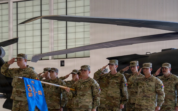 3-501st AHB-M, 1st AD CAB, furls Bravo Company's colors