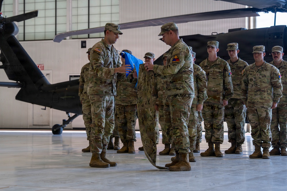 3-501st AHB-M, 1st AD CAB, furls Bravo Company's colors