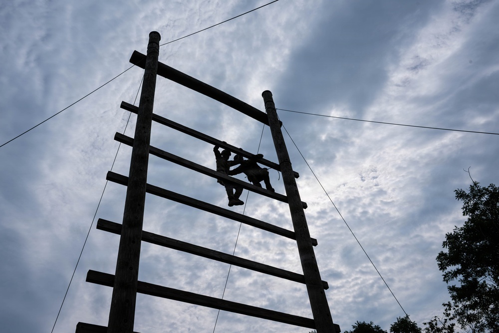 436th CES Airmen complete the confidence course