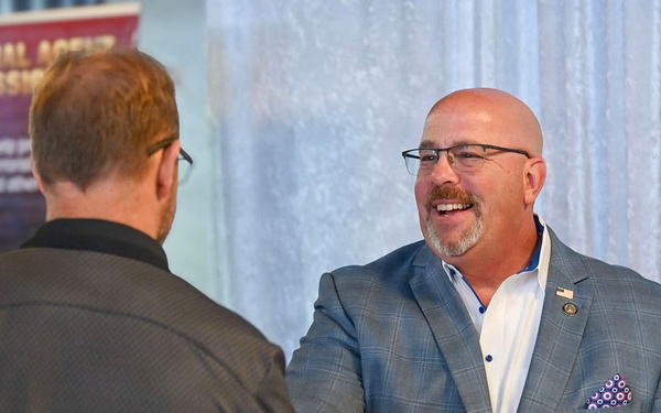 Social 9x16 Graphics: The Benefits of Hiring a Veteran [4 of 5]