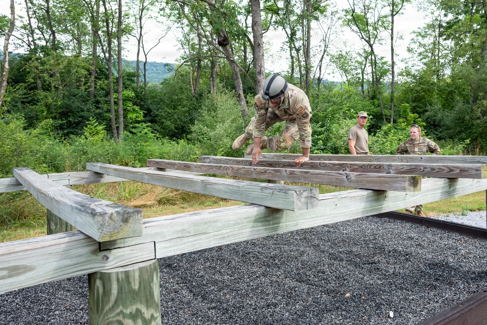 436th CES Airmen complete the confidence course