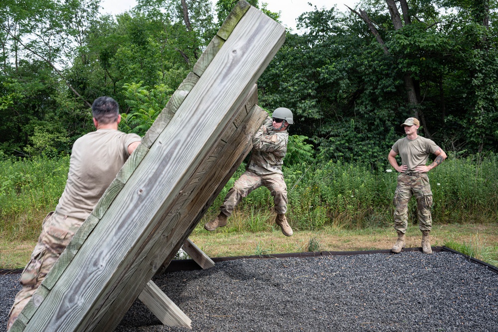 436th CES Airmen complete the confidence course