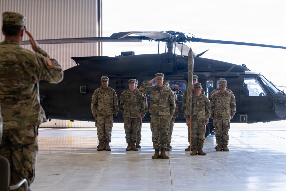 3-501st AHB-M, 1st AD CAB, furls Bravo Company's colors