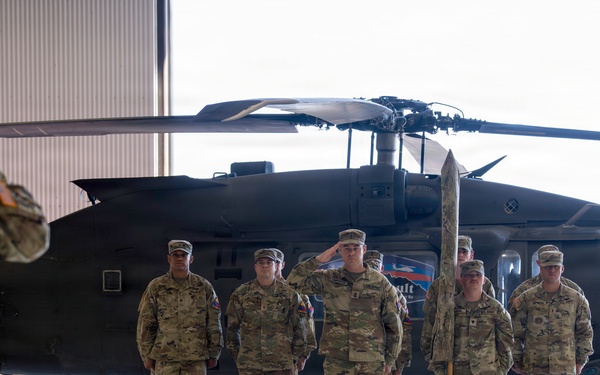 3-501st AHB-M, 1st AD CAB, furls Bravo Company's colors