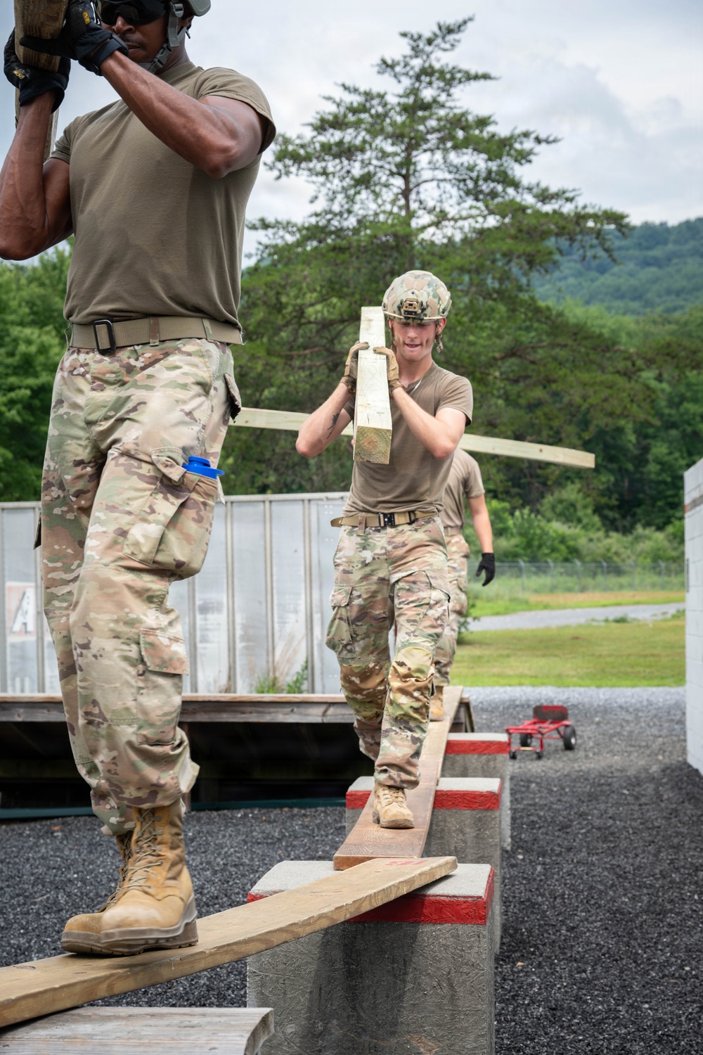 436th CES Airmen complete the confidence course