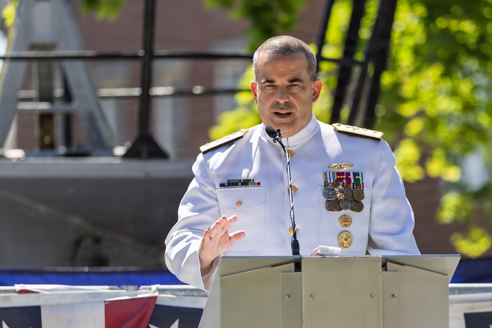 PNSY Hosts SUBMEPP Change of Command