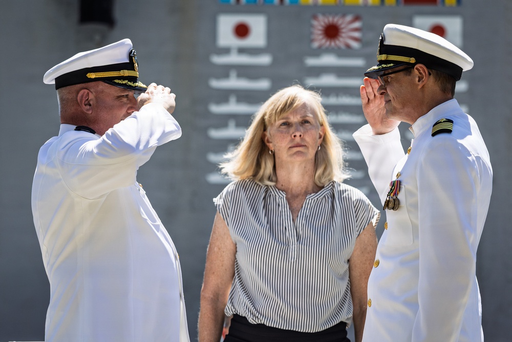 PNSY Hosts SUBMEPP Change of Command