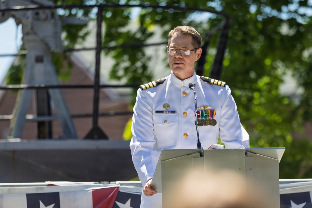 PNSY Hosts SUBMEPP Change of Command