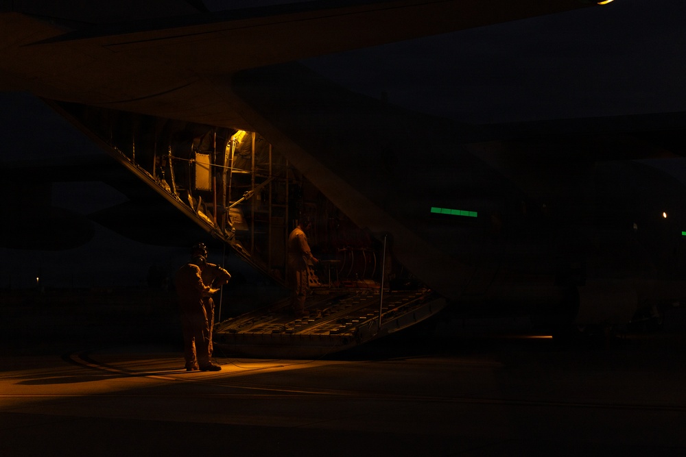 VMGR-252 conducts aviation-delivered ground refueling exercise