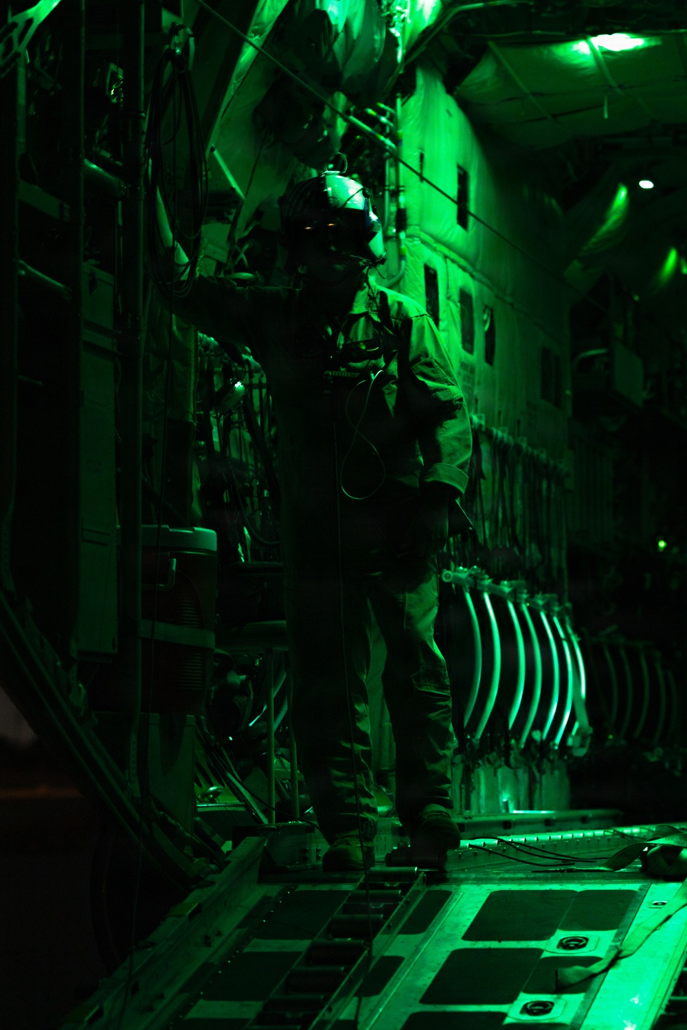 VMGR-252 conducts aviation-delivered ground refueling training