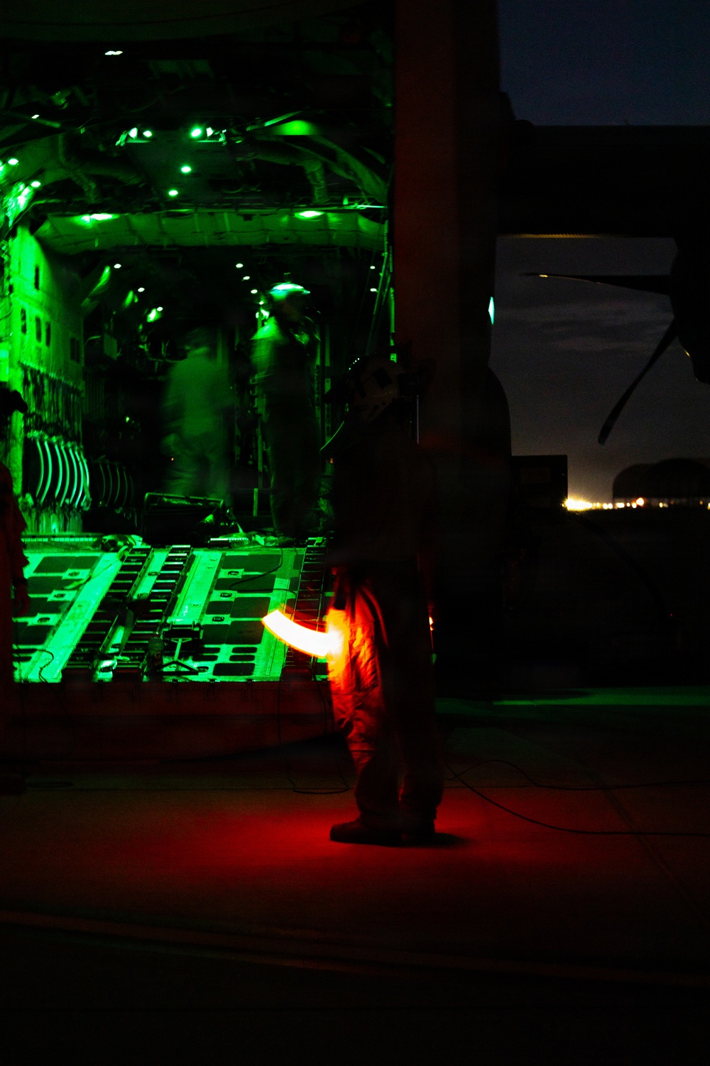 VMGR-252 conducts aviation-delivered ground refueling training