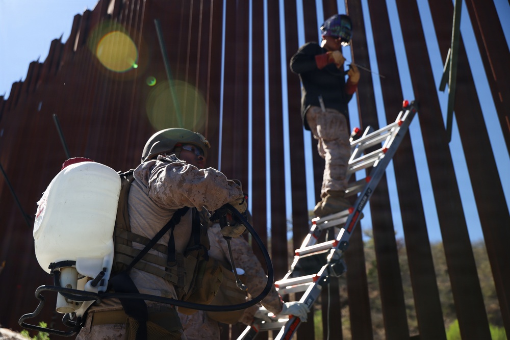 JTF-SB Marines reinforce southern barrier in Nogales