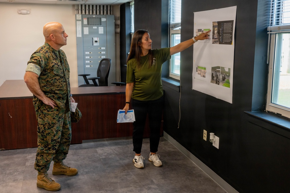 Commanding General visits 6th Marines Resiliency Center