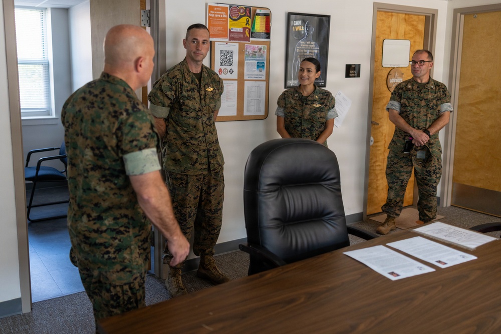Commanding General visits 6th Marines Resiliency Center