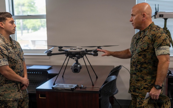 Commanding General visits 6th Marines Resiliency Center
