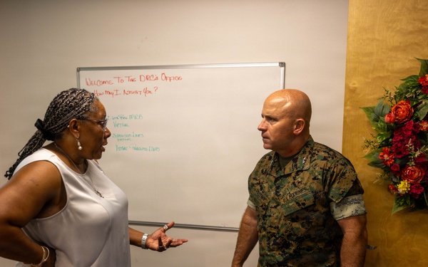 Commanding General visits 6th Marines Resiliency Center