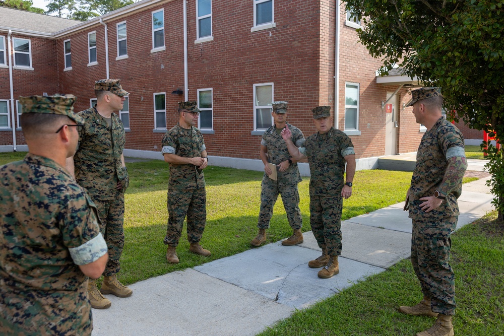 Commanding General visits 6th Marines Resiliency Center