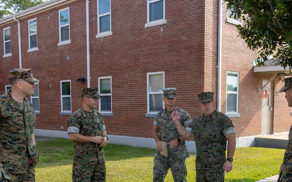 Commanding General visits 6th Marines Resiliency Center